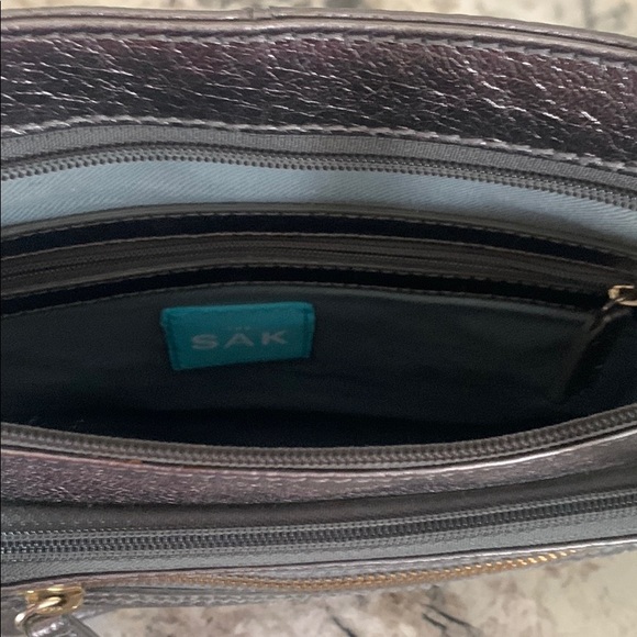 The Sak Platinum Leather Crossbody Bag Purse - Picture 7 of 8